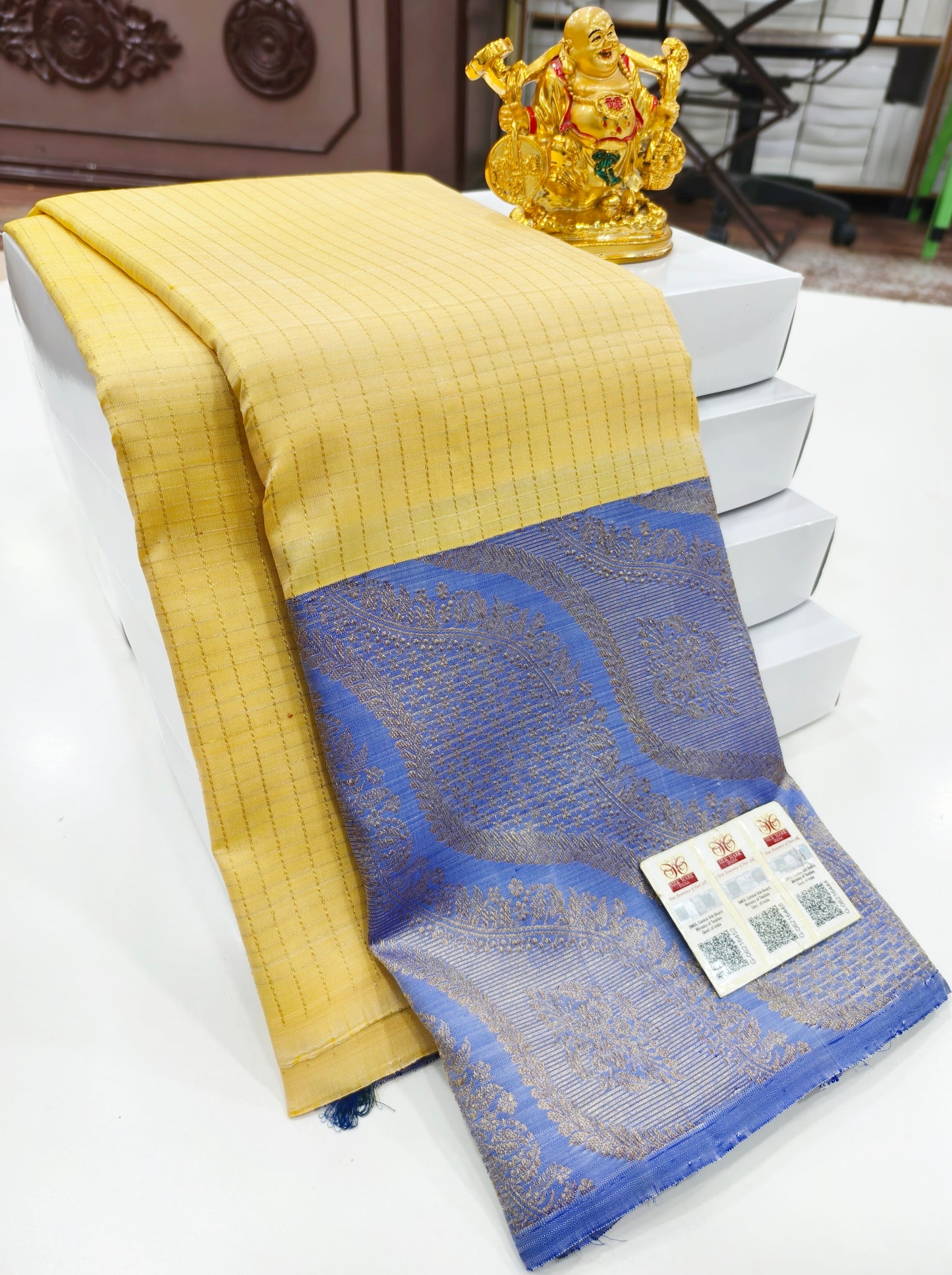 Radiant Soft Lemon Yellow Kanjipuram Pure Silk Saree with Grand Blue Zari Border – A Blend of Grace & Royalty